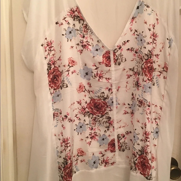 Torrid lightweight floral print pull over top. - Picture 1 of 6